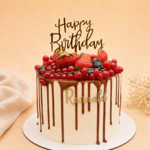 Drip Cake mit frischen Beeren – Elegant & Zeitlos